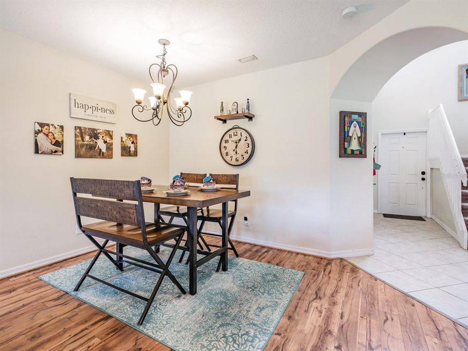 Recently Sold: $225,000 (2 beds, 2 baths, 1321 Square Feet)