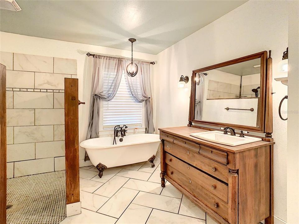 最近售出: $259,900 (3 贝兹, 2 浴室, 1784 平方英尺)