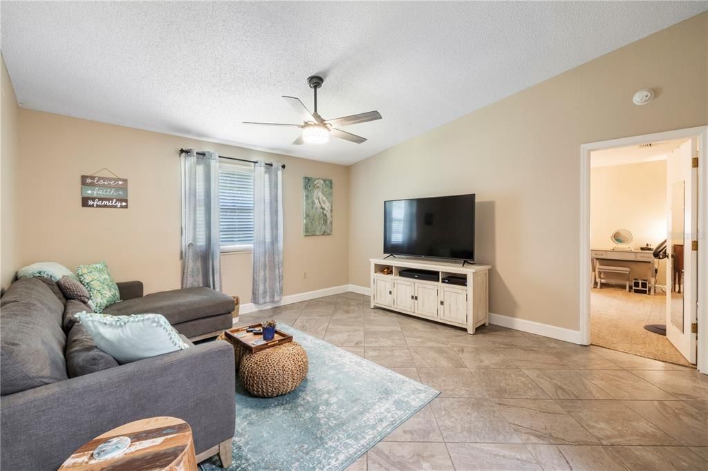 Recently Sold: $259,900 (2 beds, 2 baths, 1316 Square Feet)