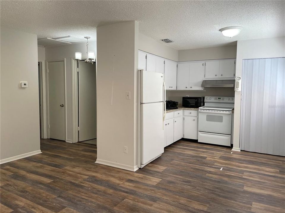 Recently Rented: $1,100 (2 beds, 1 baths, 704 Square Feet)
