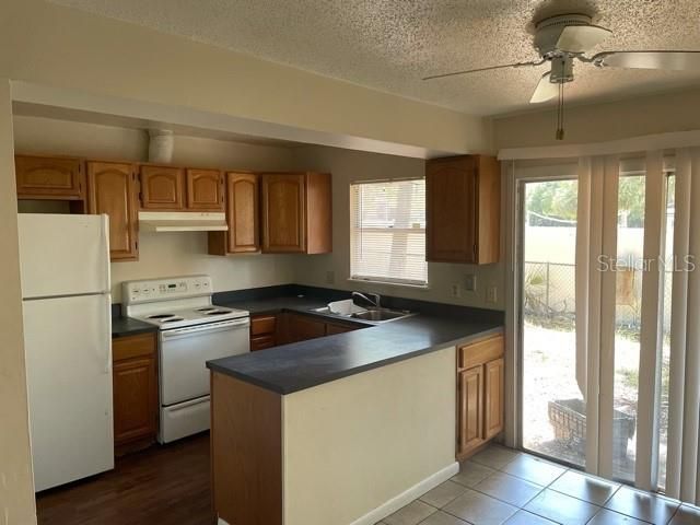 Recently Rented: $875 (2 beds, 1 baths, 814 Square Feet)