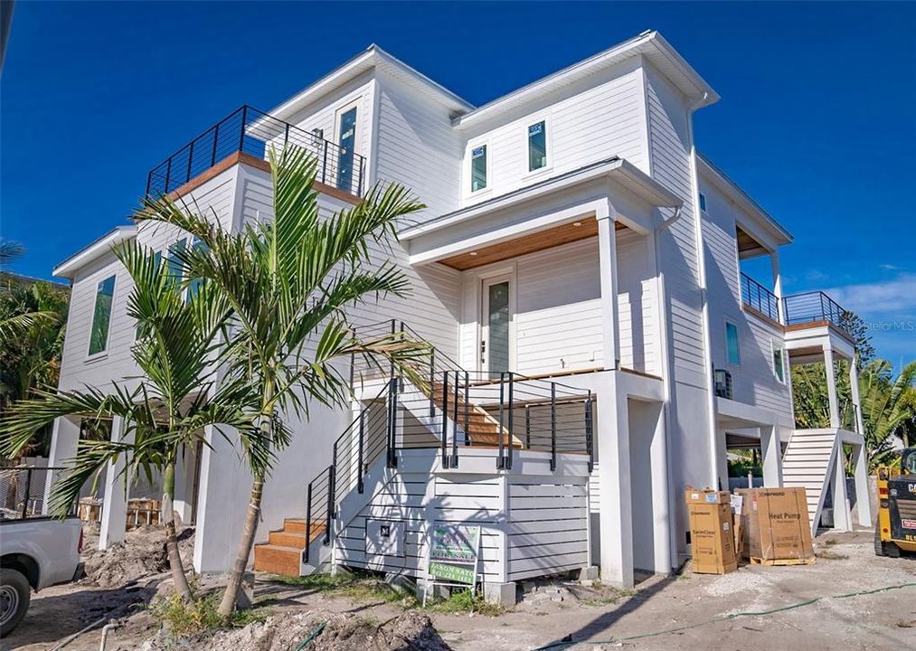 Vendido Recientemente: $2,695,000 (4 camas, 4 baños, 2702 Pies cuadrados)