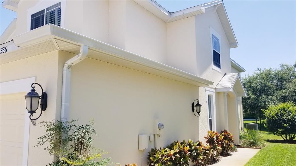 Side entrance - corner unit