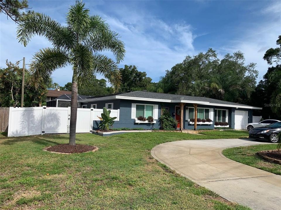 Recently Sold: $595,000 (3 beds, 2 baths, 1941 Square Feet)