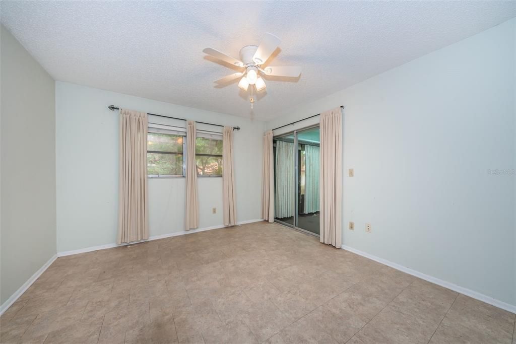 Recently Sold: $119,998 (1 beds, 1 baths, 595 Square Feet)