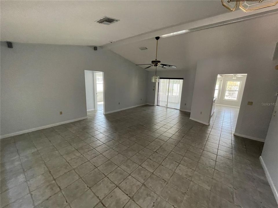 Recently Rented: $1,800 (3 beds, 2 baths, 1575 Square Feet)