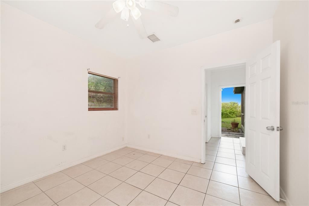 Recently Sold: $250,000 (3 beds, 1 baths, 1187 Square Feet)