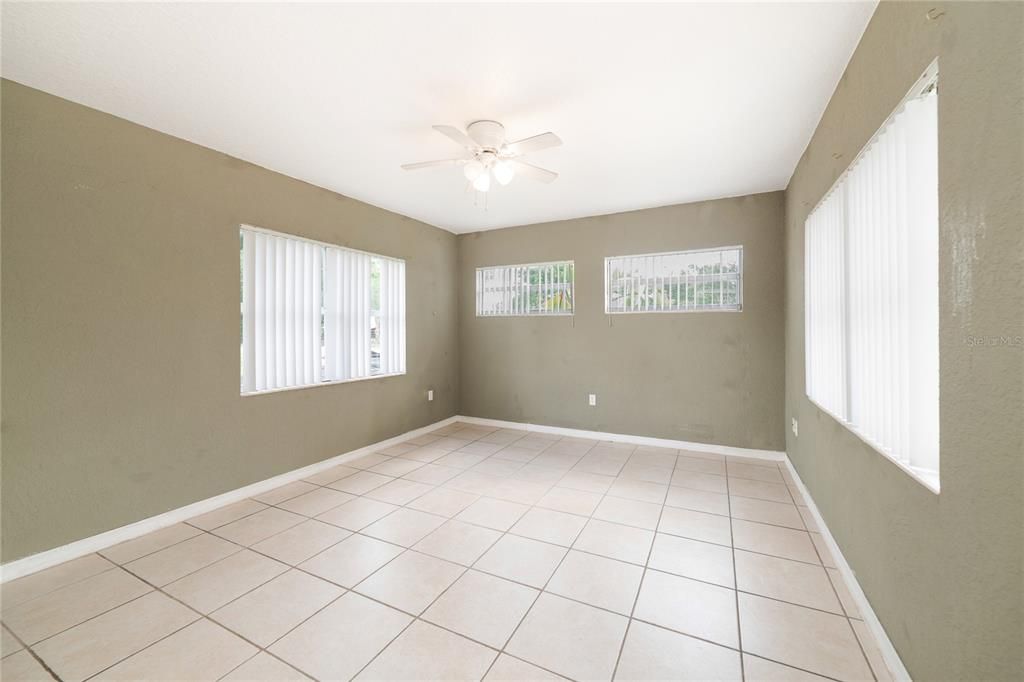 Recently Sold: $250,000 (3 beds, 1 baths, 1187 Square Feet)