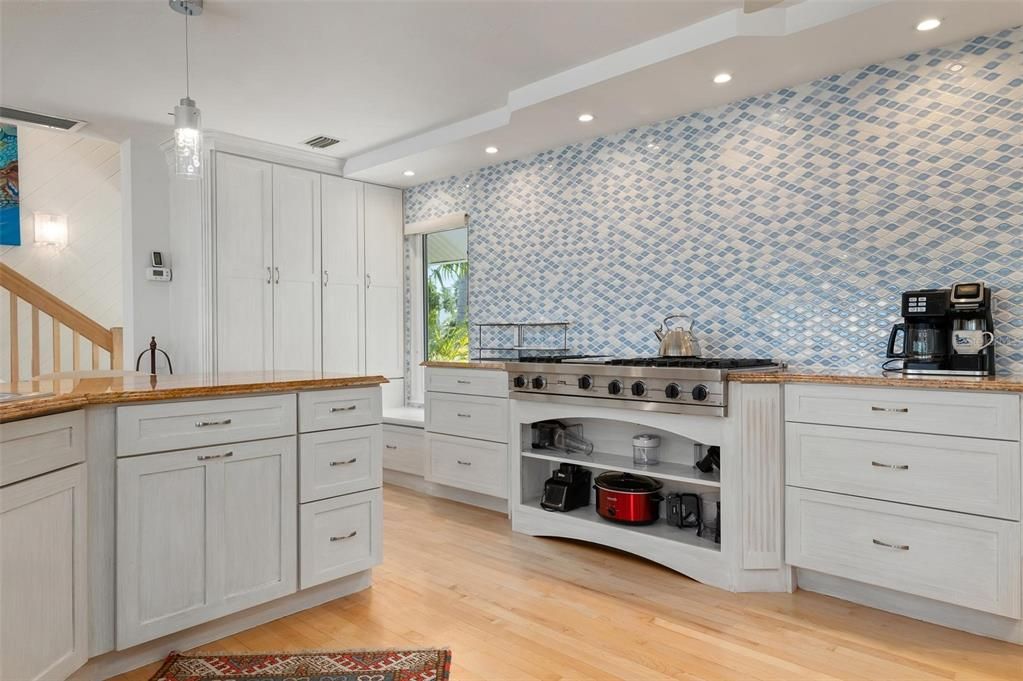 Recently Sold: $3,499,000 (3 beds, 4 baths, 3152 Square Feet)