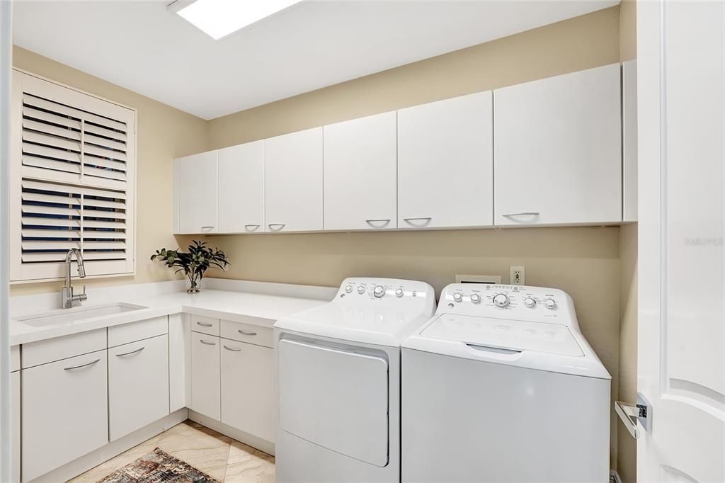 Recently Sold: $749,000 (2 beds, 2 baths, 2275 Square Feet)