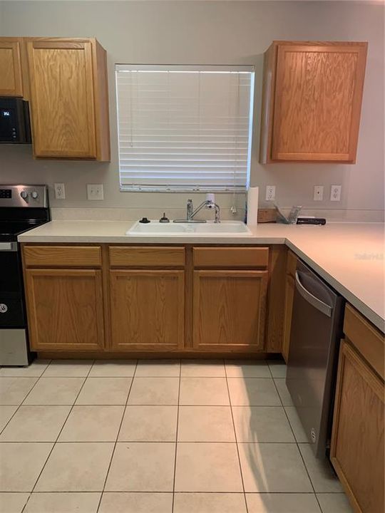 Recently Rented: $1,450 (2 beds, 1 baths, 1345 Square Feet)