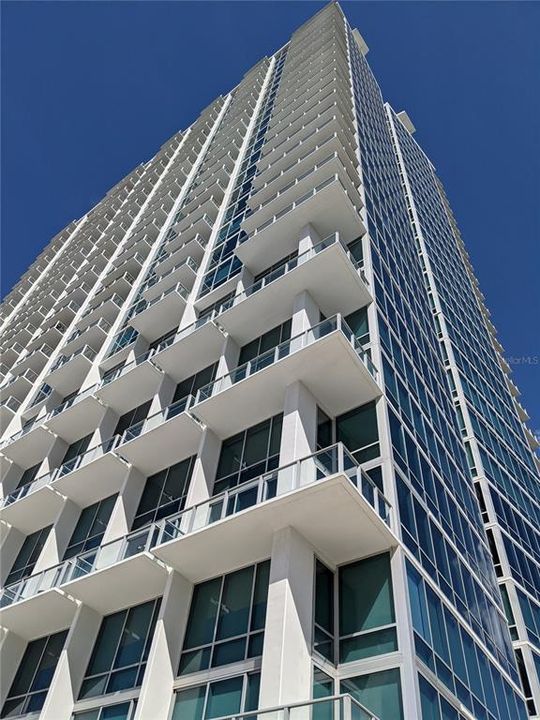 Recently Sold: $314,990 (1 beds, 1 baths, 966 Square Feet)