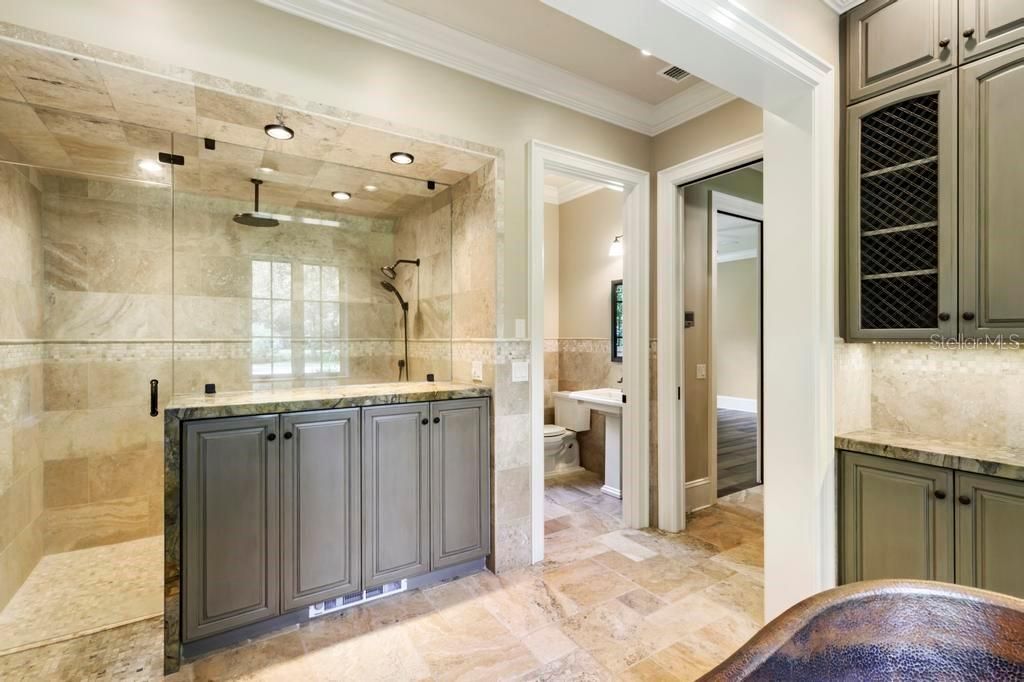 Recently Sold: $1,850,000 (5 beds, 5 baths, 5015 Square Feet)