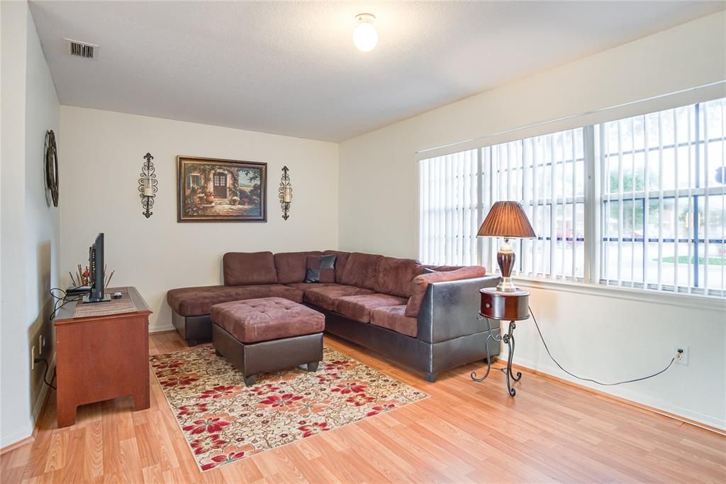 Recently Sold: $210,000 (3 beds, 2 baths, 1400 Square Feet)