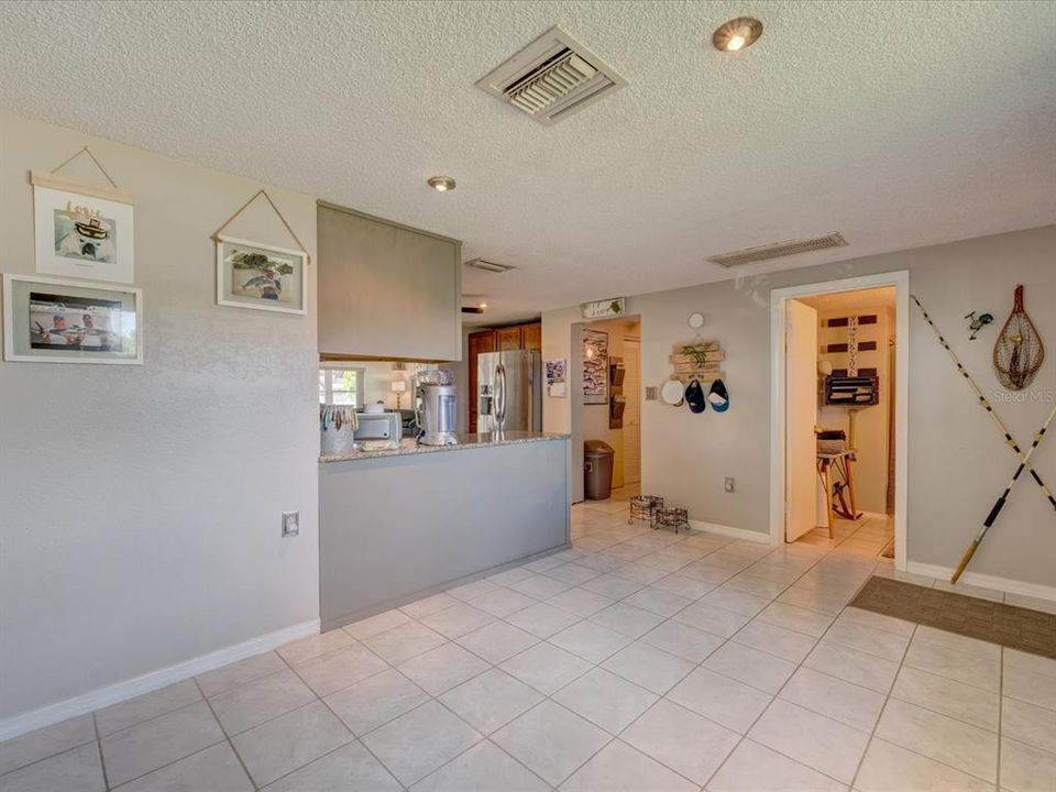 Recently Sold: $365,000 (2 beds, 2 baths, 1408 Square Feet)