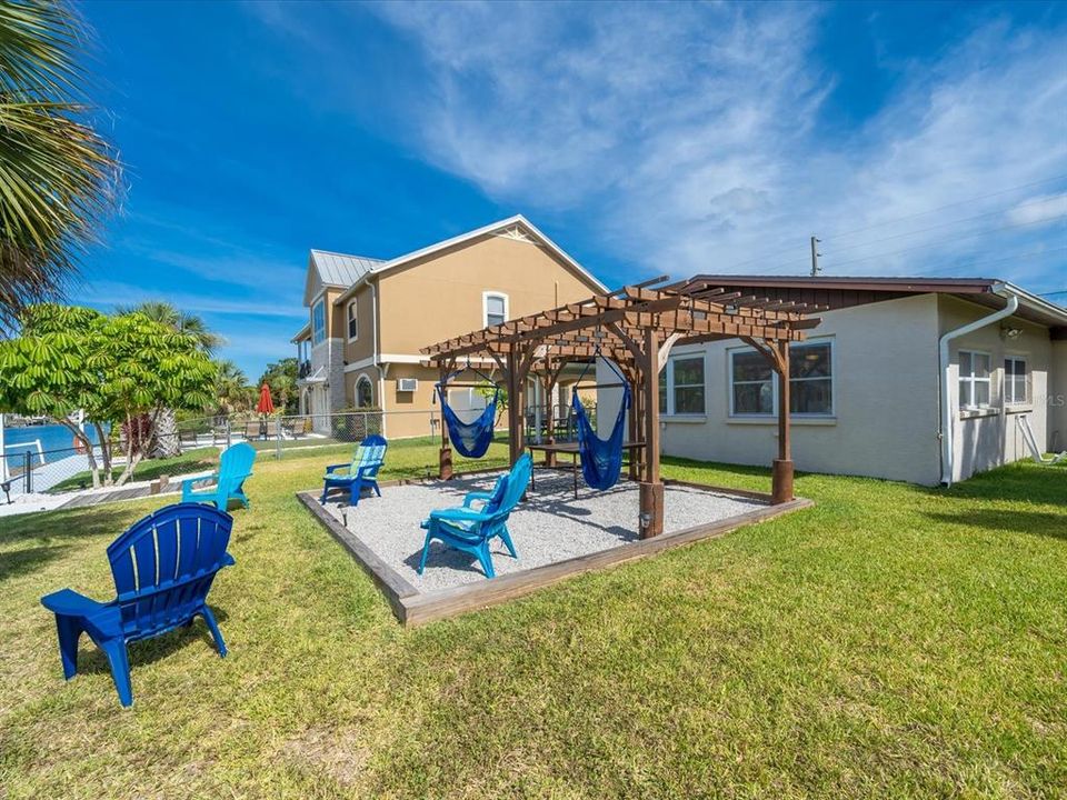 Recently Sold: $365,000 (2 beds, 2 baths, 1408 Square Feet)