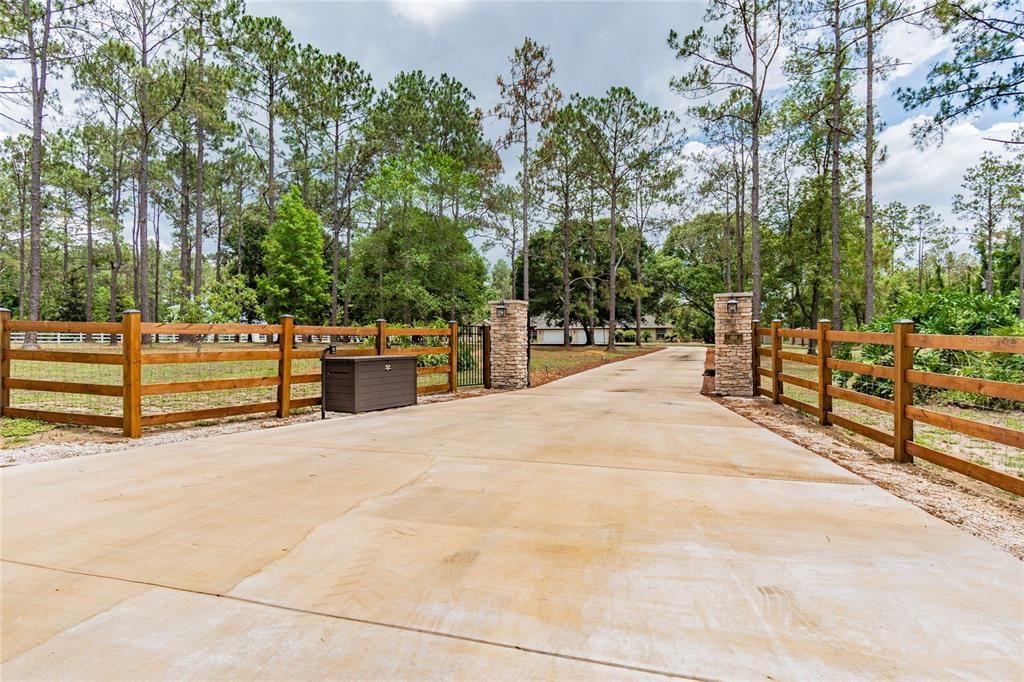 Recently Sold: $699,999 (6 beds, 4 baths, 3679 Square Feet)