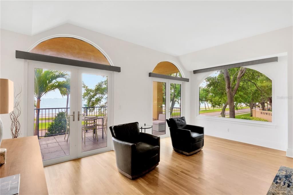 Recently Sold: $2,850,000 (3 beds, 3 baths, 3350 Square Feet)