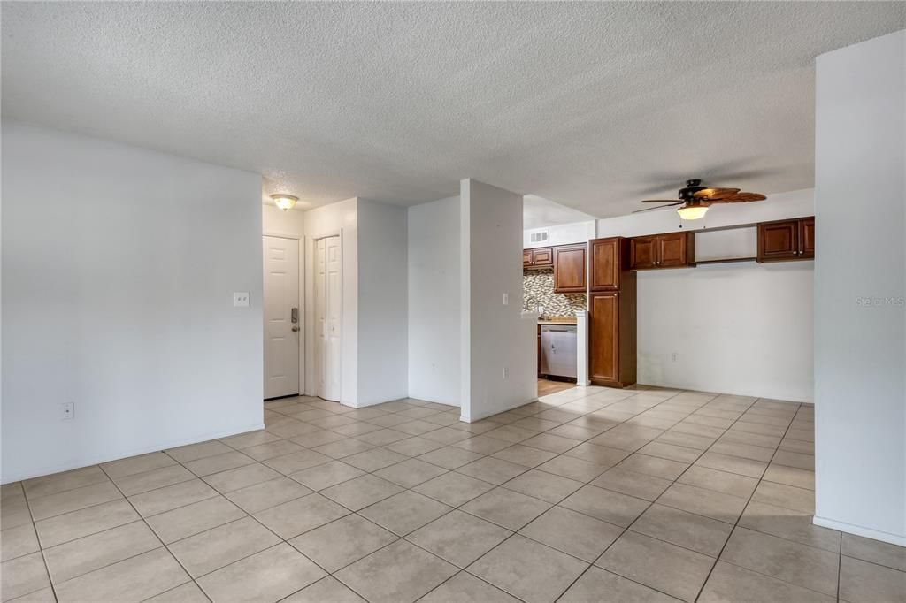 Recently Sold: $144,900 (2 beds, 1 baths, 1081 Square Feet)