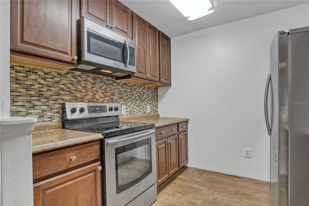 Recently Sold: $144,900 (2 beds, 1 baths, 1081 Square Feet)