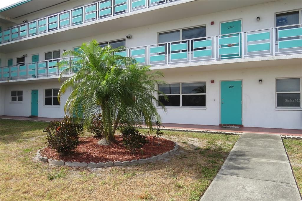 Recently Sold: $65,000 (1 beds, 1 baths, 585 Square Feet)