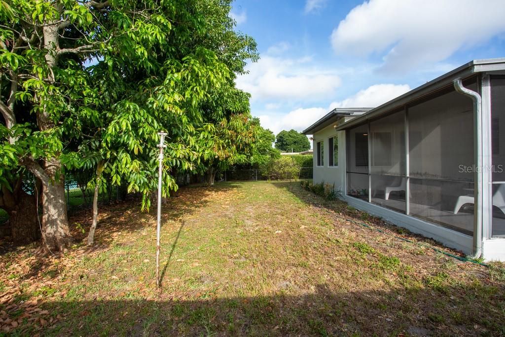 Recently Sold: $399,000 (3 beds, 2 baths, 1465 Square Feet)