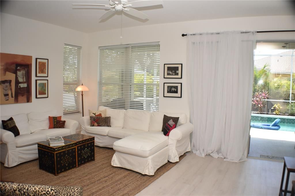 Recently Sold: $395,000 (3 beds, 2 baths, 1644 Square Feet)