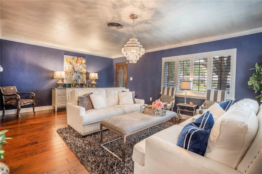 Recently Sold: $885,000 (3 beds, 2 baths, 2474 Square Feet)