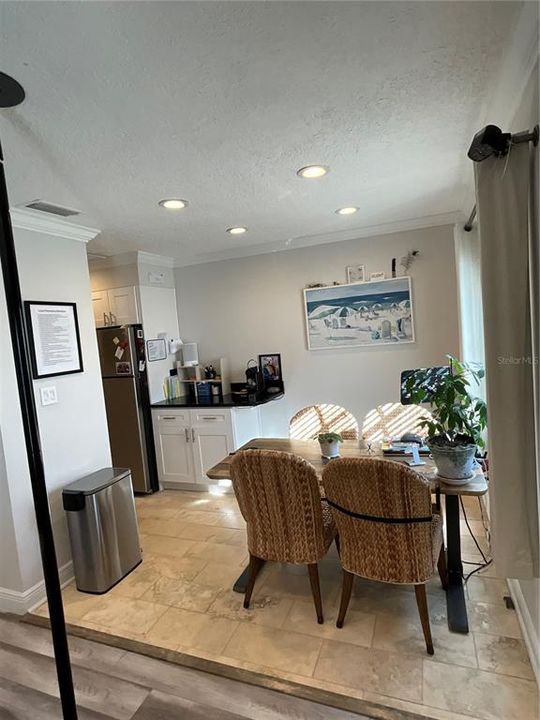 Active With Contract: $2,400 (1 beds, 1 baths, 646 Square Feet)