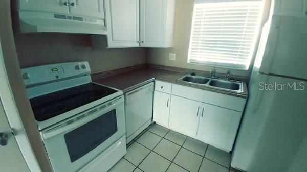 Recently Rented: $950 (1 beds, 1 baths, 720 Square Feet)