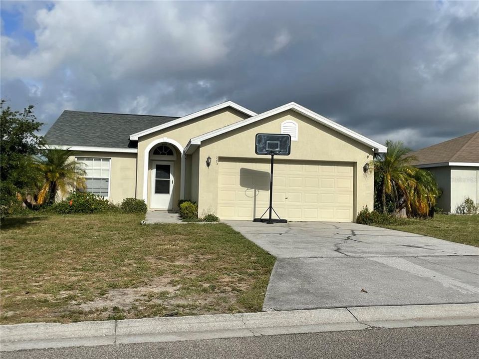 Recently Sold: $200,000 (3 beds, 2 baths, 1266 Square Feet)