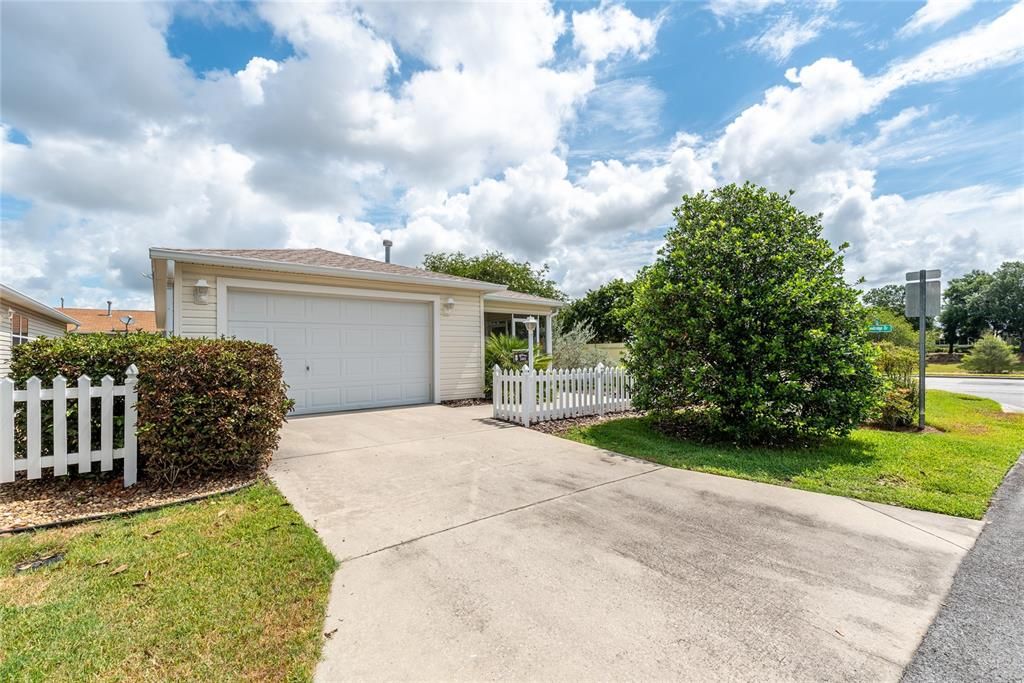Recently Sold: $225,000 (2 beds, 2 baths, 1156 Square Feet)