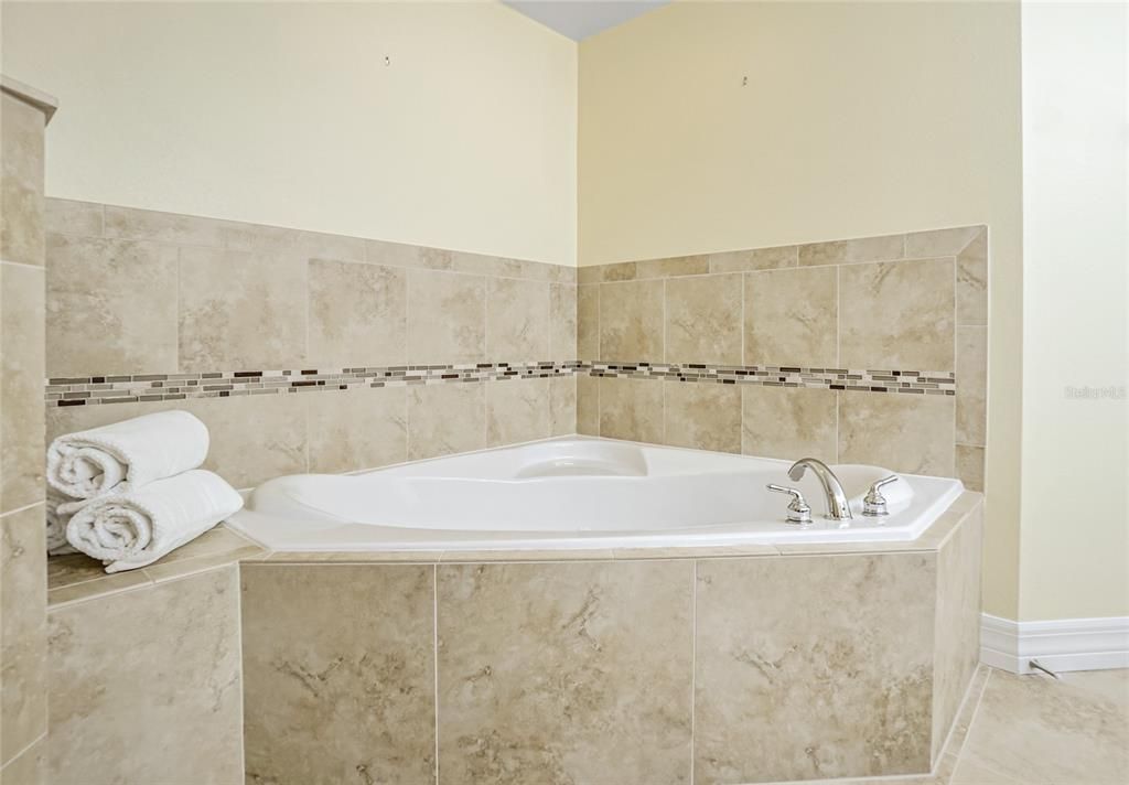最近售出: $385,000 (2 贝兹, 2 浴室, 1389 平方英尺)