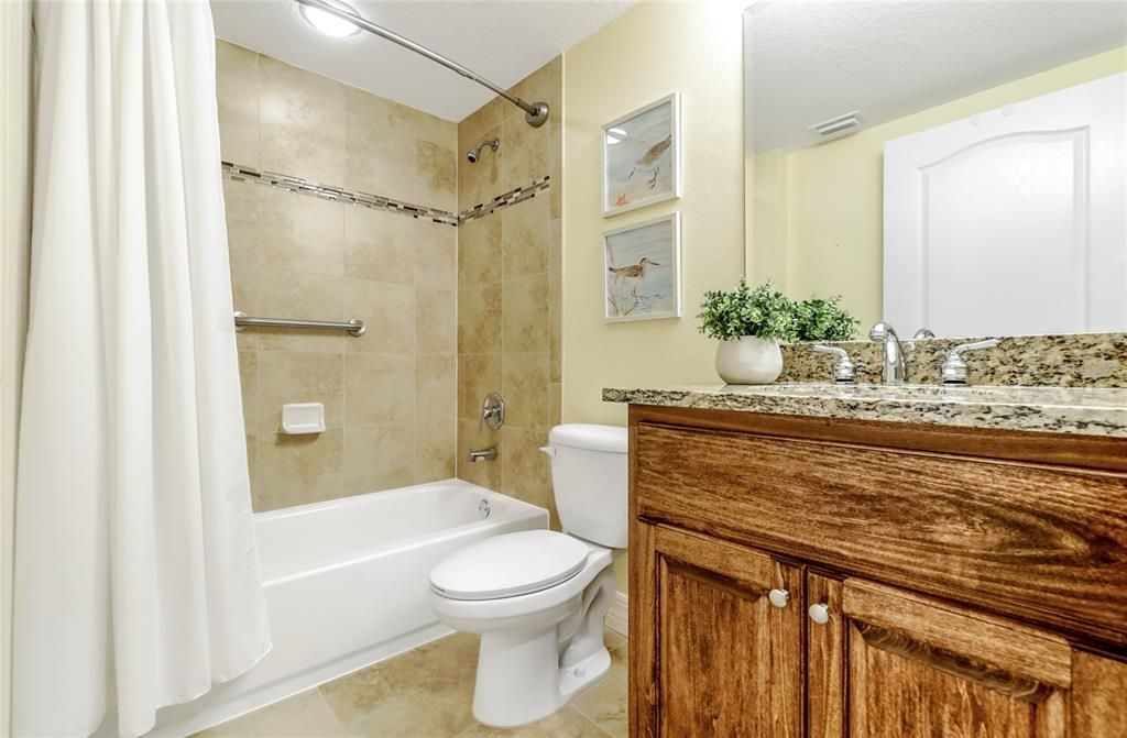 最近售出: $385,000 (2 贝兹, 2 浴室, 1389 平方英尺)