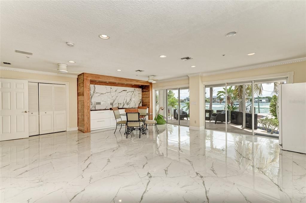 Recently Sold: $3,950,000 (6 beds, 6 baths, 7177 Square Feet)