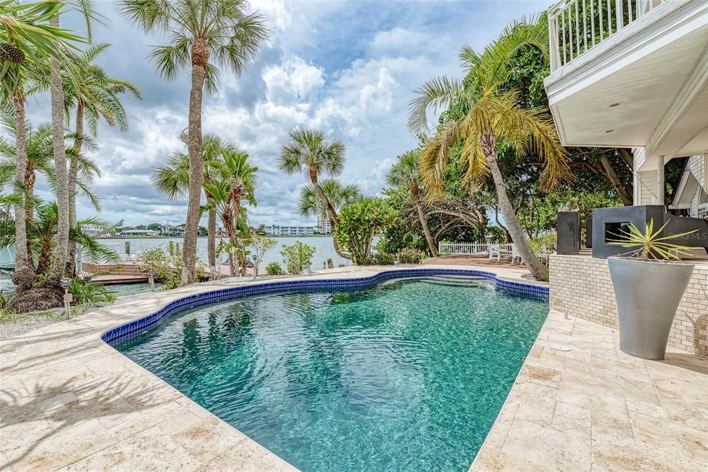 Recently Sold: $3,950,000 (6 beds, 6 baths, 7177 Square Feet)