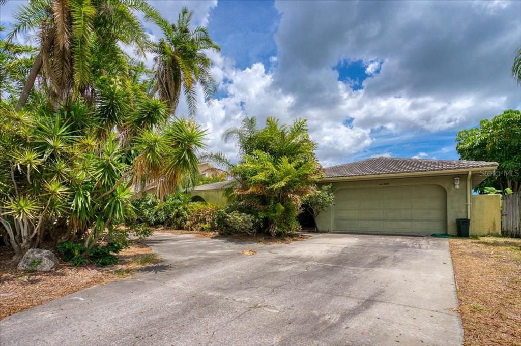 Recently Sold: $1,000,000 (3 beds, 2 baths, 2072 Square Feet)