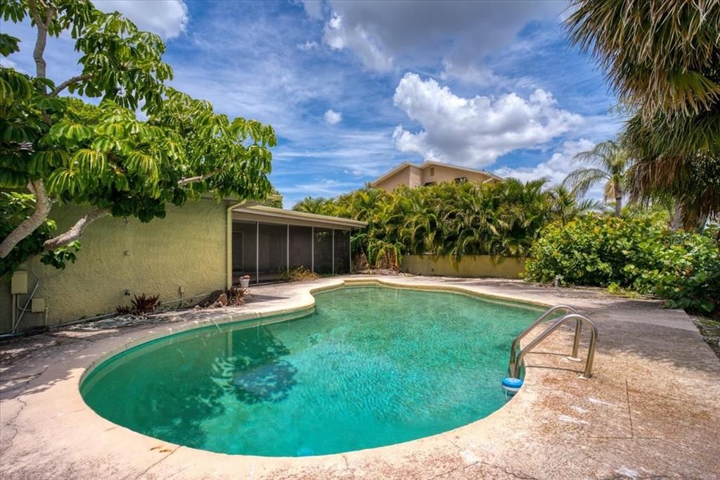 Recently Sold: $1,000,000 (3 beds, 2 baths, 2072 Square Feet)