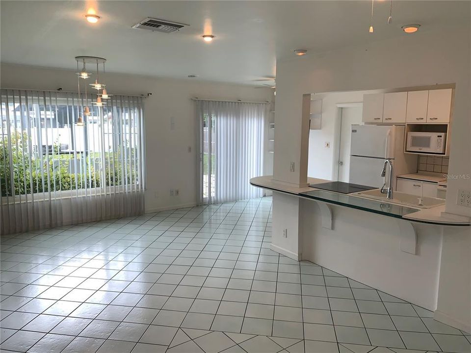 Recently Sold: $250,000 (2 beds, 1 baths, 919 Square Feet)