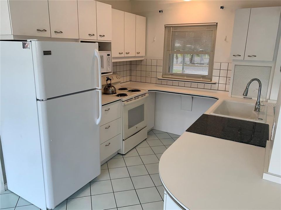 Recently Sold: $250,000 (2 beds, 1 baths, 919 Square Feet)