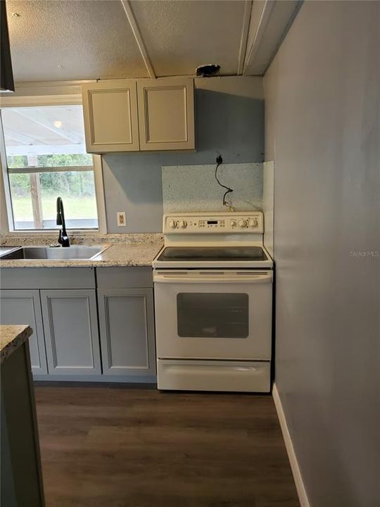 Recently Rented: $1,150 (3 beds, 2 baths, 924 Square Feet)