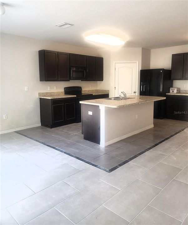 Recently Rented: $1,895 (5 beds, 2 baths, 2892 Square Feet)