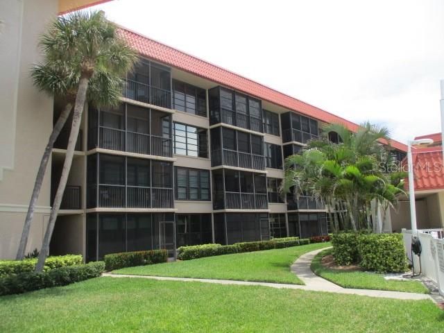 Recently Sold: $400,000 (2 beds, 2 baths, 1103 Square Feet)