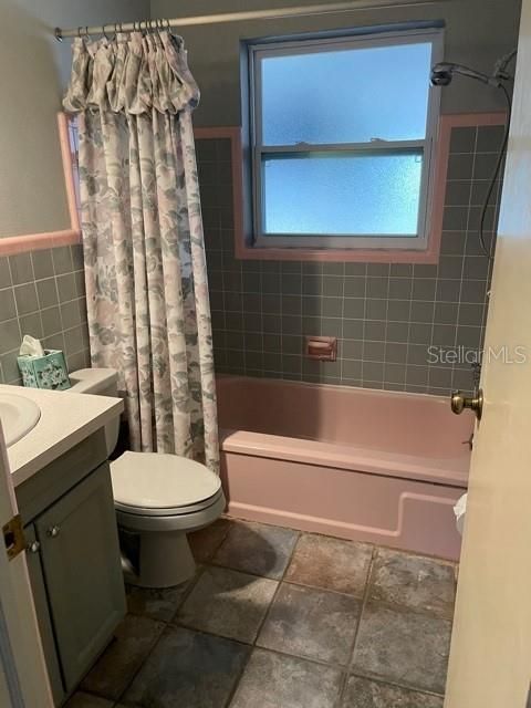 Recently Rented: $1,400 (2 beds, 1 baths, 984 Square Feet)