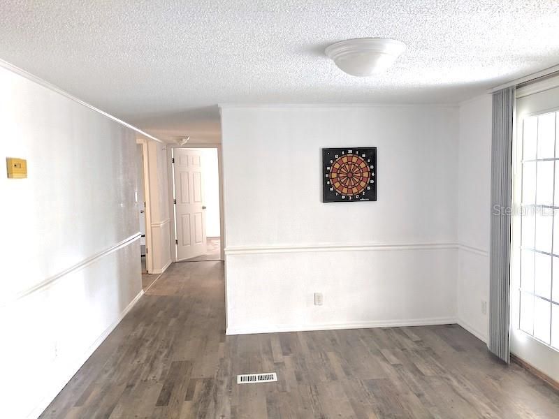 Recently Sold: $230,000 (3 beds, 2 baths, 1104 Square Feet)