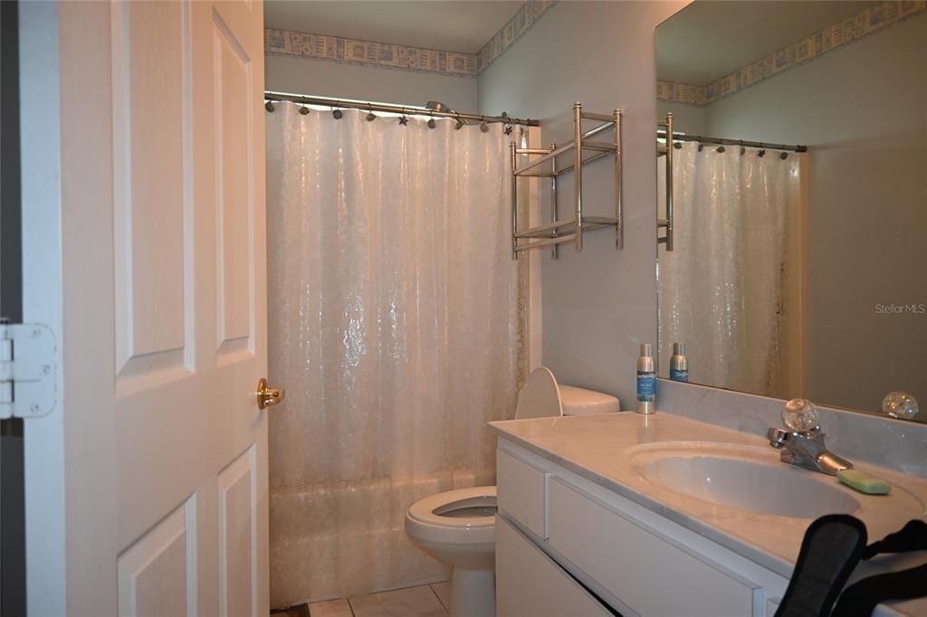 最近售出: $169,700 (2 贝兹, 2 浴室, 1380 平方英尺)