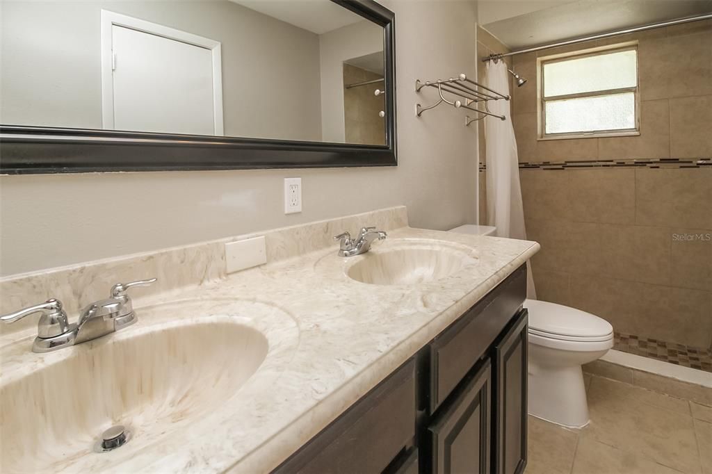 Недавно арендовано: $1,740 (4 спален, 2 ванн, 1755 Квадратных фут)