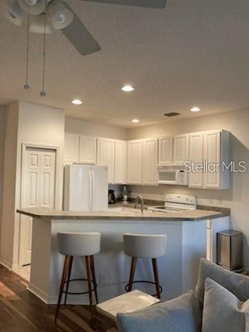 Recently Rented: $2,395 (3 beds, 2 baths, 1453 Square Feet)