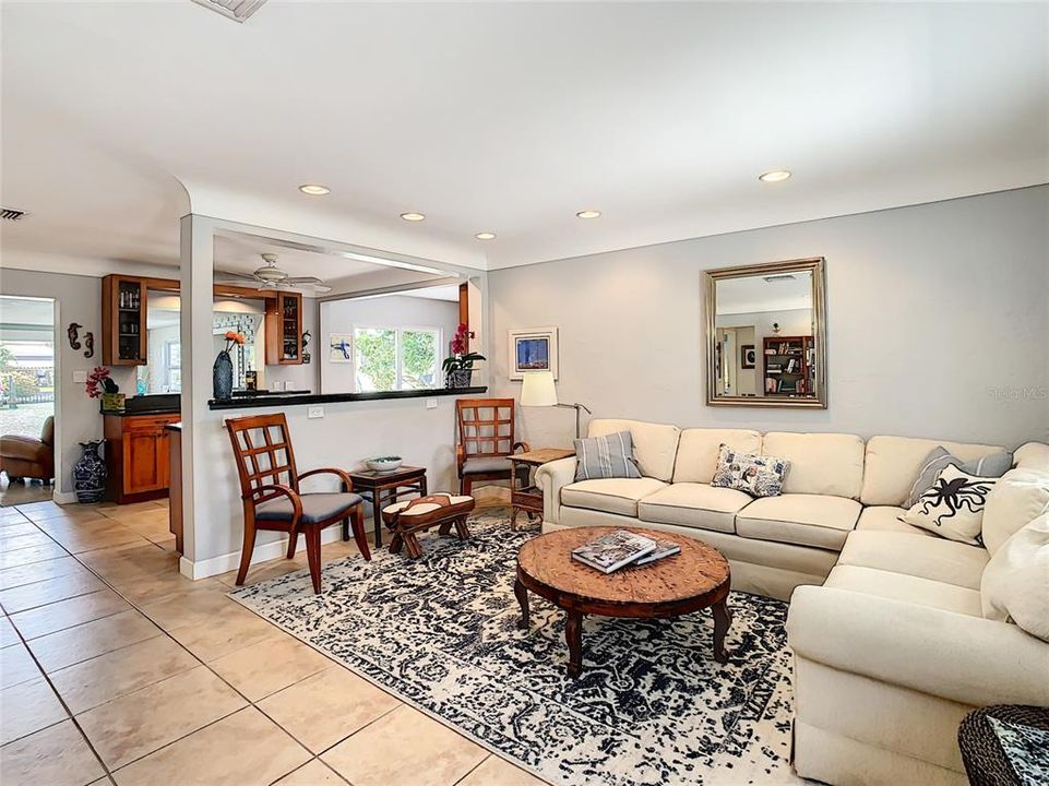 Recently Sold: $849,000 (2 beds, 2 baths, 1578 Square Feet)
