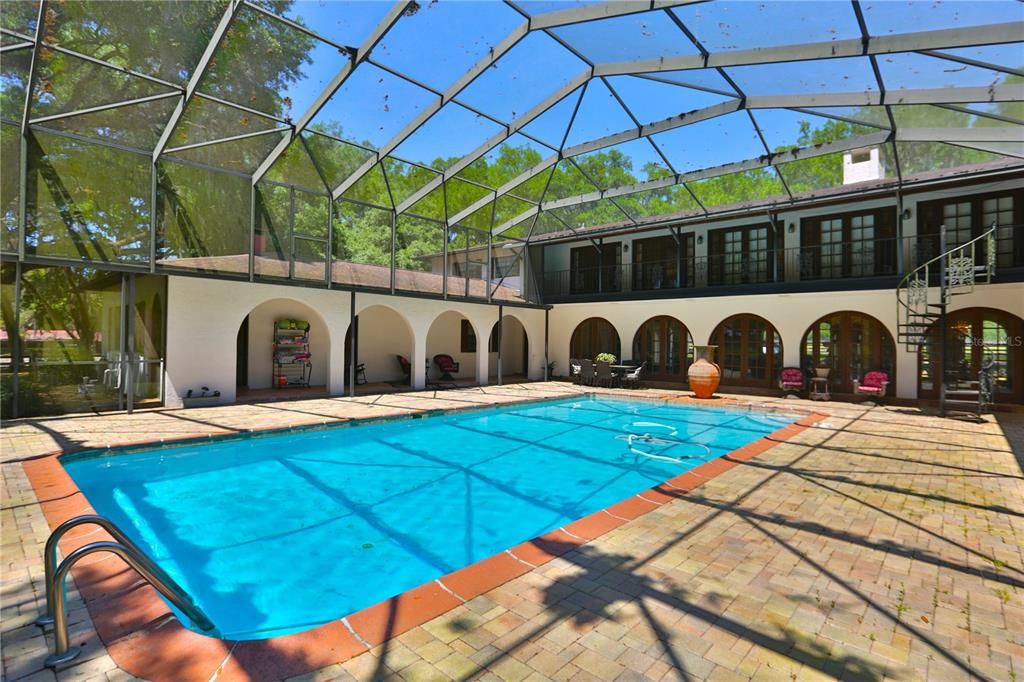 Vendido Recientemente: $3,950,000 (5 camas, 5 baños, 6784 Pies cuadrados)